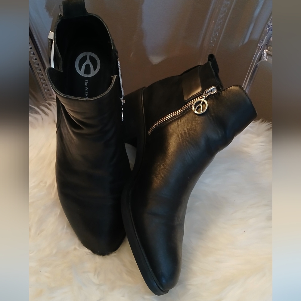The Wishbone Leather Boots